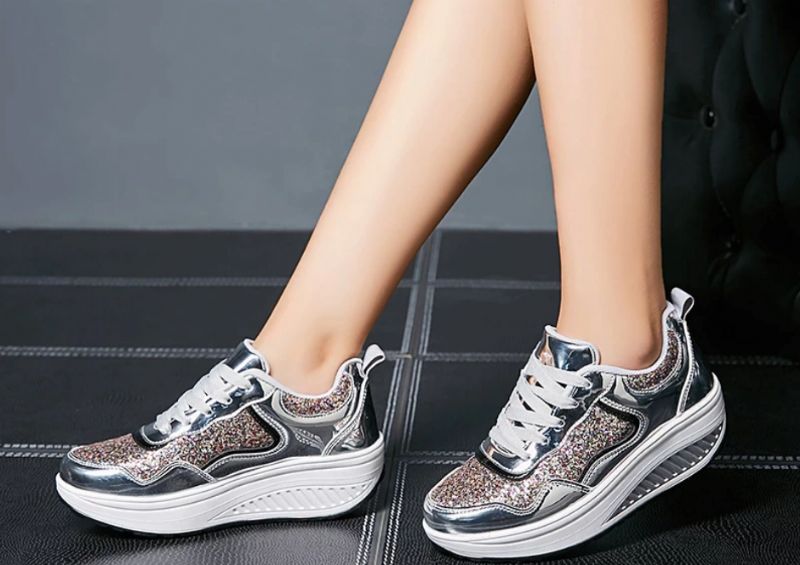 Adonis Naisten Tasainen Platform Patent Sneakers -kengät - Hopea