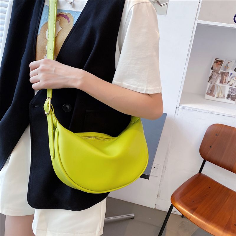 Aleja Naisten Pieni Crossbody Käsilaukku - Musta