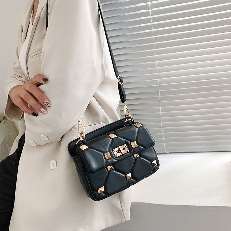 Alix Naisten Tekonahkainen Crossbody Käsilaukku - Musta