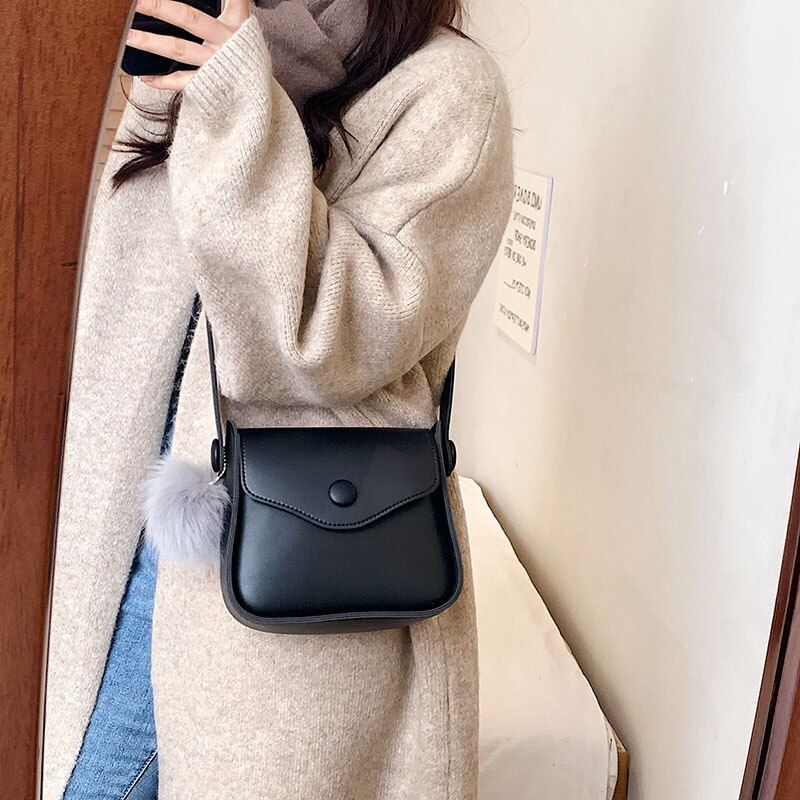 Almeda Naisten Minikeinonahkainen Crossbody Käsilaukku - Musta
