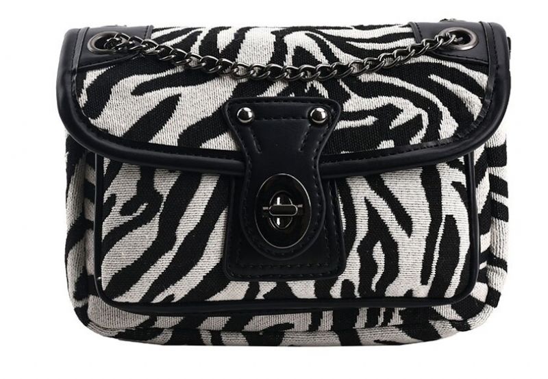Alora Naisten Crossbody Laukku Ketjulla - Iso Musta