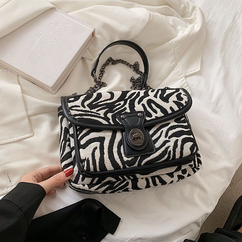 Alora Naisten Crossbody Laukku Ketjulla - Iso Musta