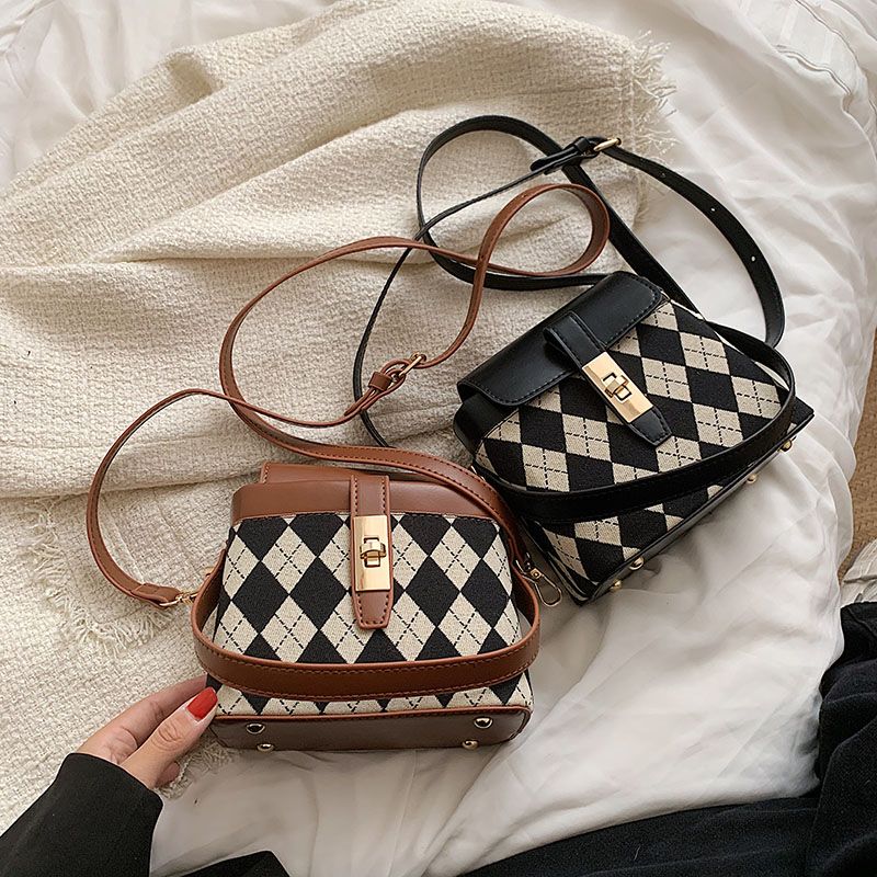 Alpe Naisten Mininahkainen Crossbody Käsilaukku - Musta