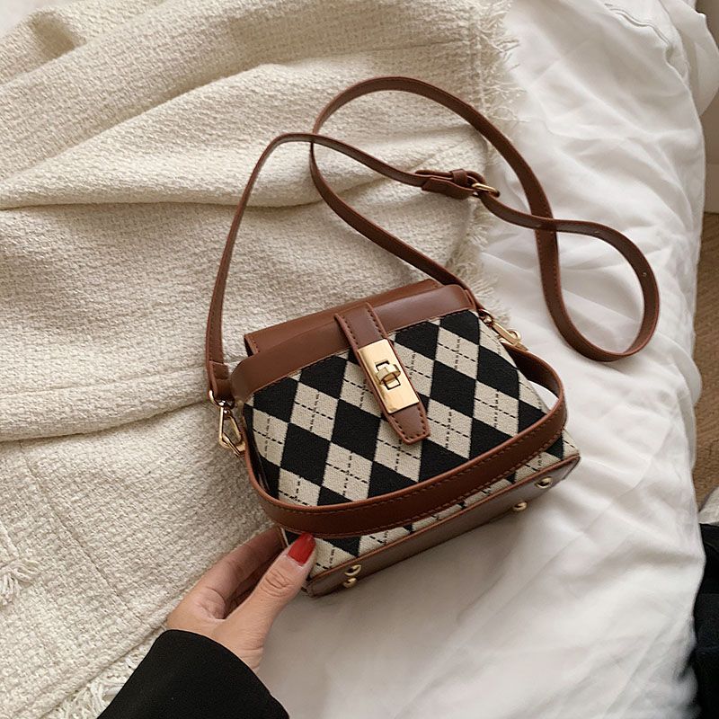 Alpe Naisten Mininahkainen Crossbody Käsilaukku - Musta