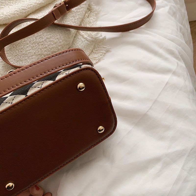 Alpe Naisten Mininahkainen Crossbody Käsilaukku - Musta