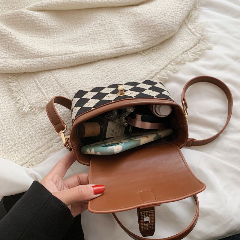 Alpe Naisten Mininahkainen Crossbody Käsilaukku - Musta
