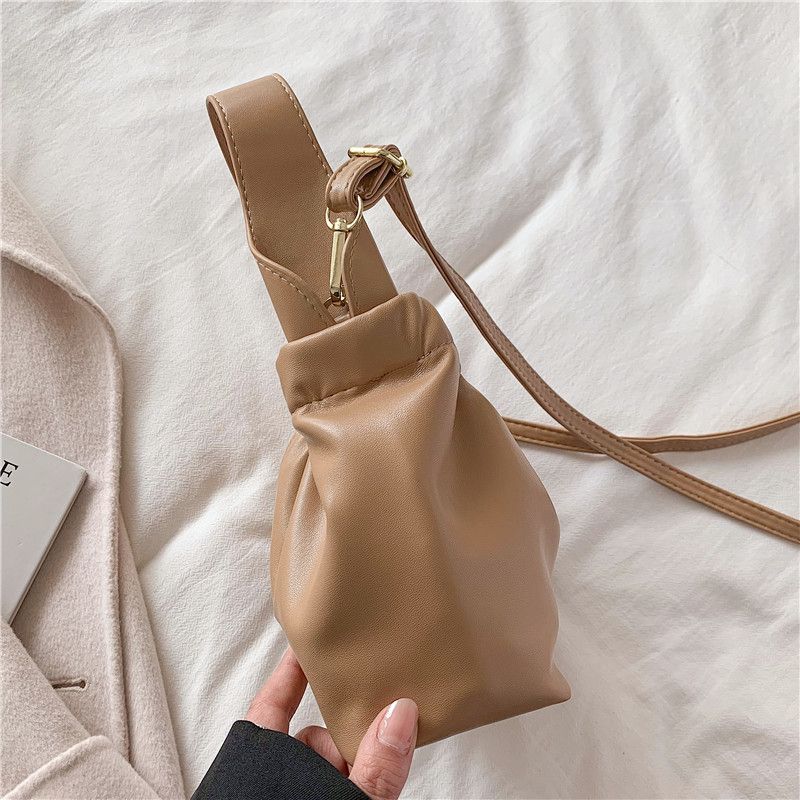 Andalux Naisten Pieni Nahkainen Crossbody Käsilaukku - Musta