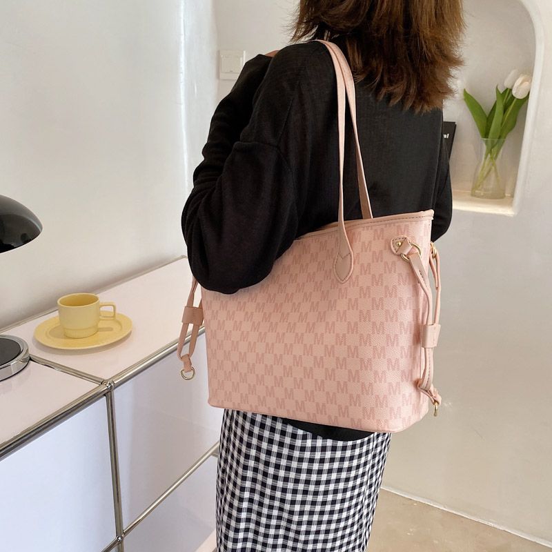 Audrey Naisten Isokokoinen Olkalaukku - Beige