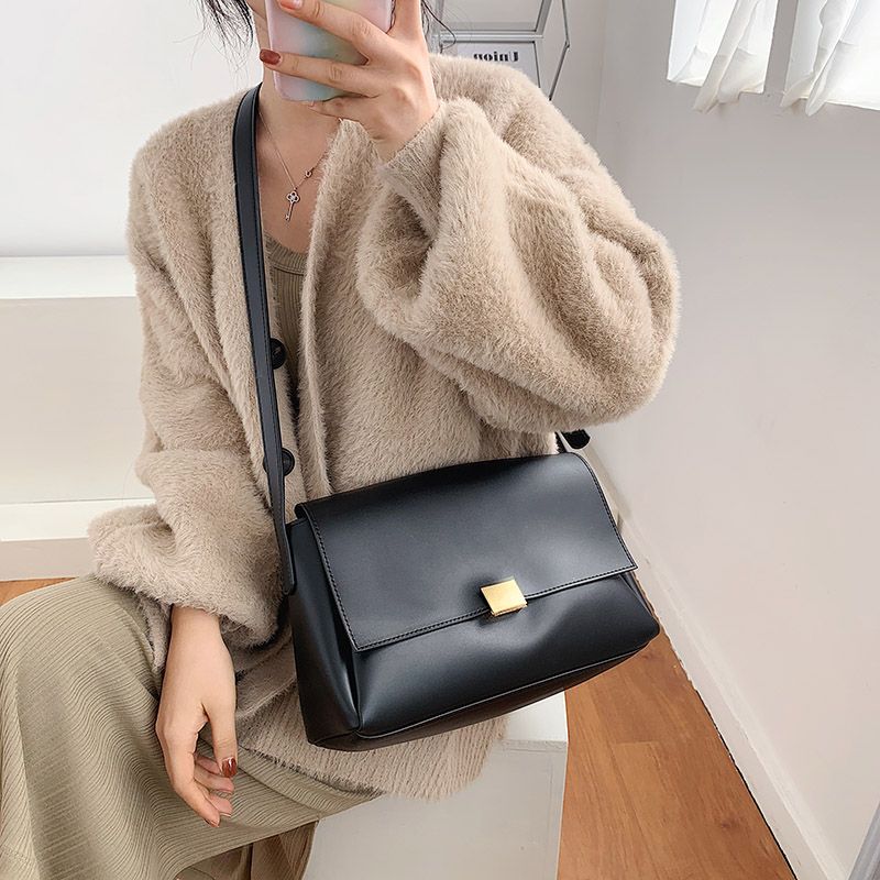 Ceci Naisten Yksivärinen Crossbody Käsilaukku - Musta