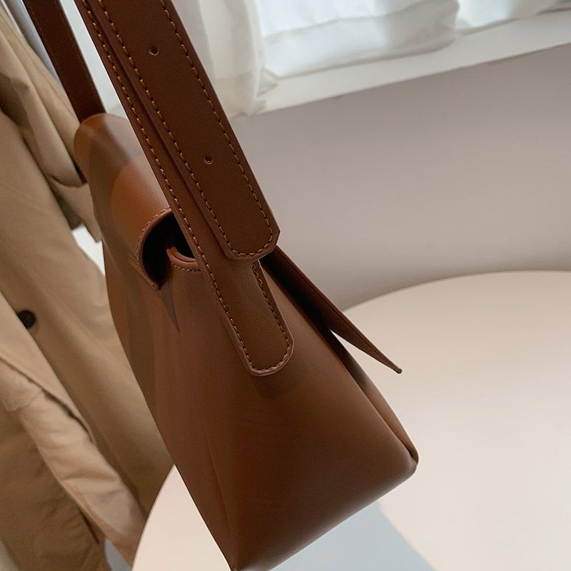 Ceci Naisten Yksivärinen Crossbody Käsilaukku - Musta