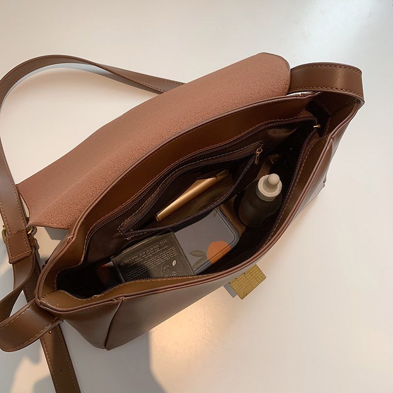 Ceci Naisten Yksivärinen Crossbody Käsilaukku - Musta