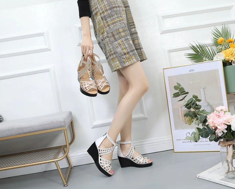 Charli Naisten Platform Wedge Sandaalit - Kulta