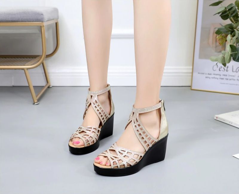 Charli Naisten Platform Wedge Sandaalit - Kulta