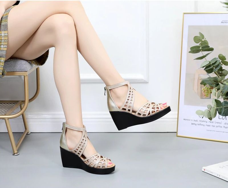 Charli Naisten Platform Wedge Sandaalit - Kulta