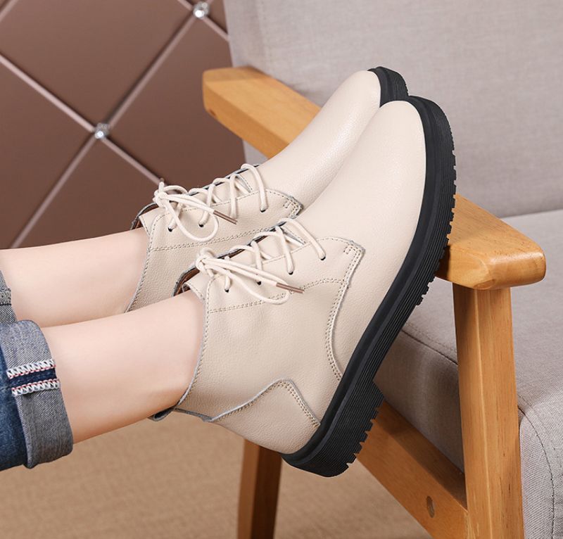Chaten Naisten Oxford-nauhanilkkurit - Beige