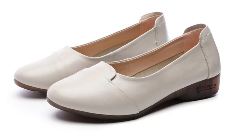 Cher Naisten Litteät Nahkaiset Slip-on-kengät - Beige