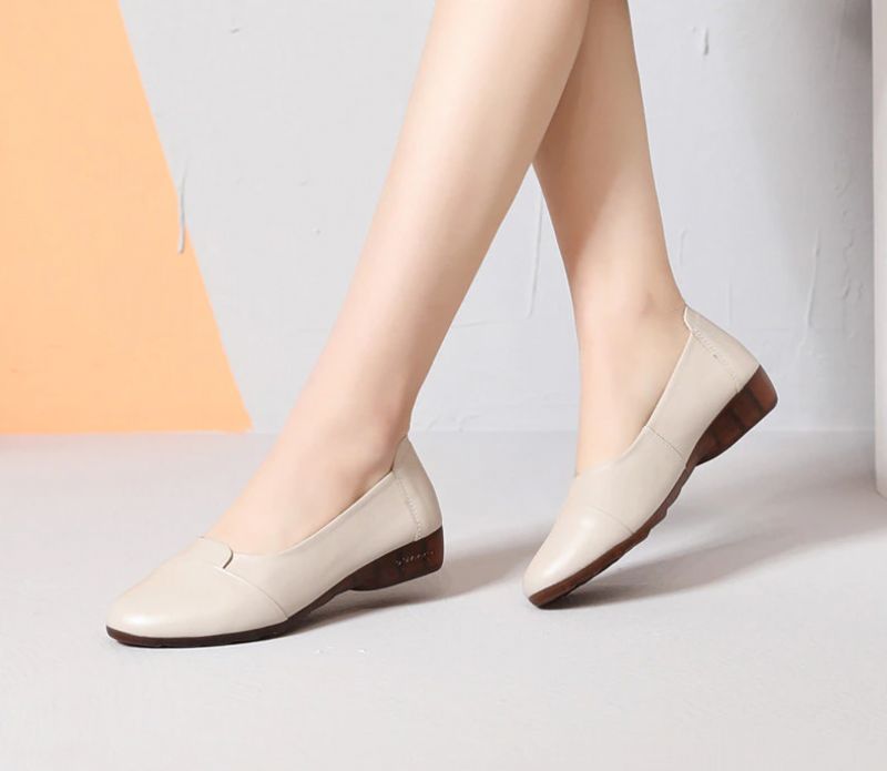 Cher Naisten Litteät Nahkaiset Slip-on-kengät - Beige