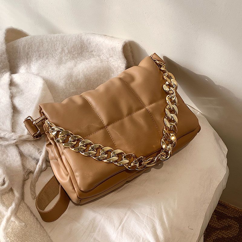Claret Naisten Tikatut Crossbody Käsilaukut - Musta