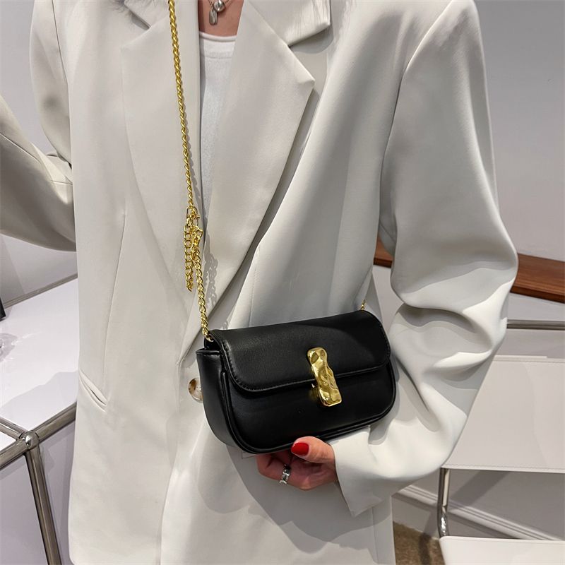 Cleo Leather Flap Crossbody Käsilaukku - Musta