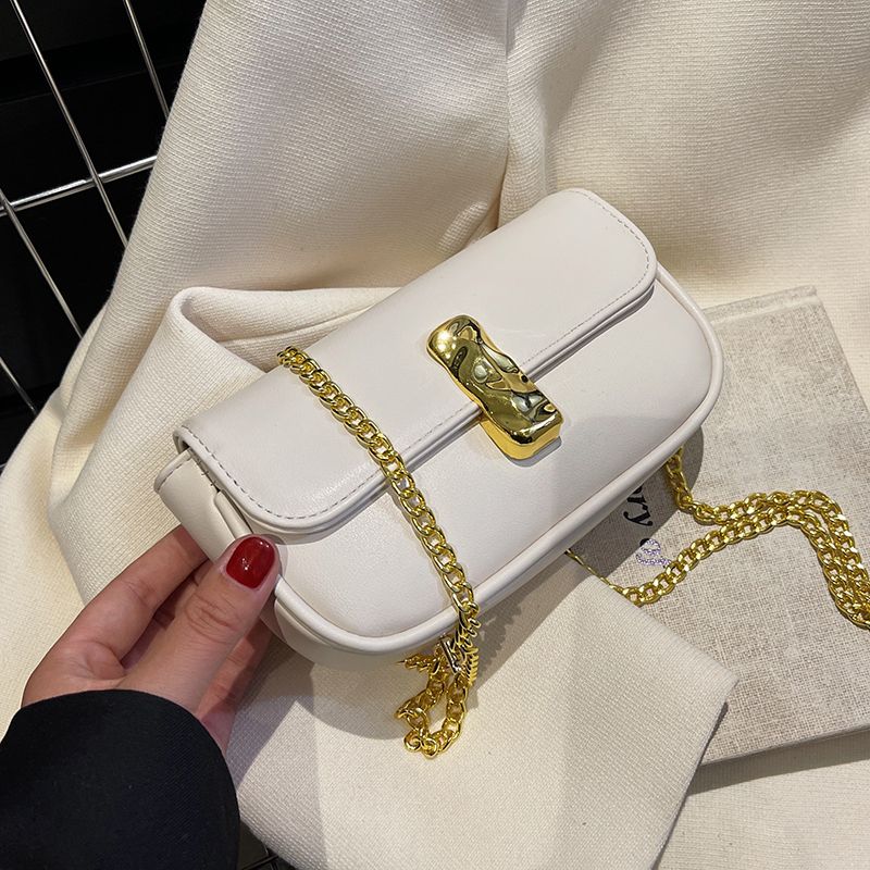 Cleo Leather Flap Crossbody Käsilaukku - Musta