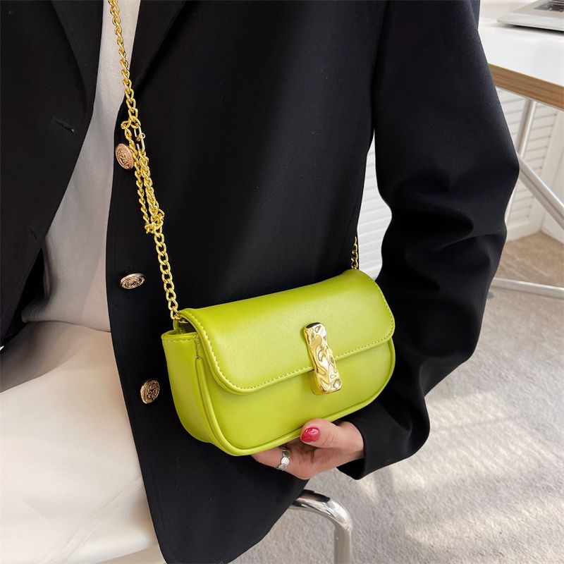 Cleo Leather Flap Crossbody Käsilaukku - Musta