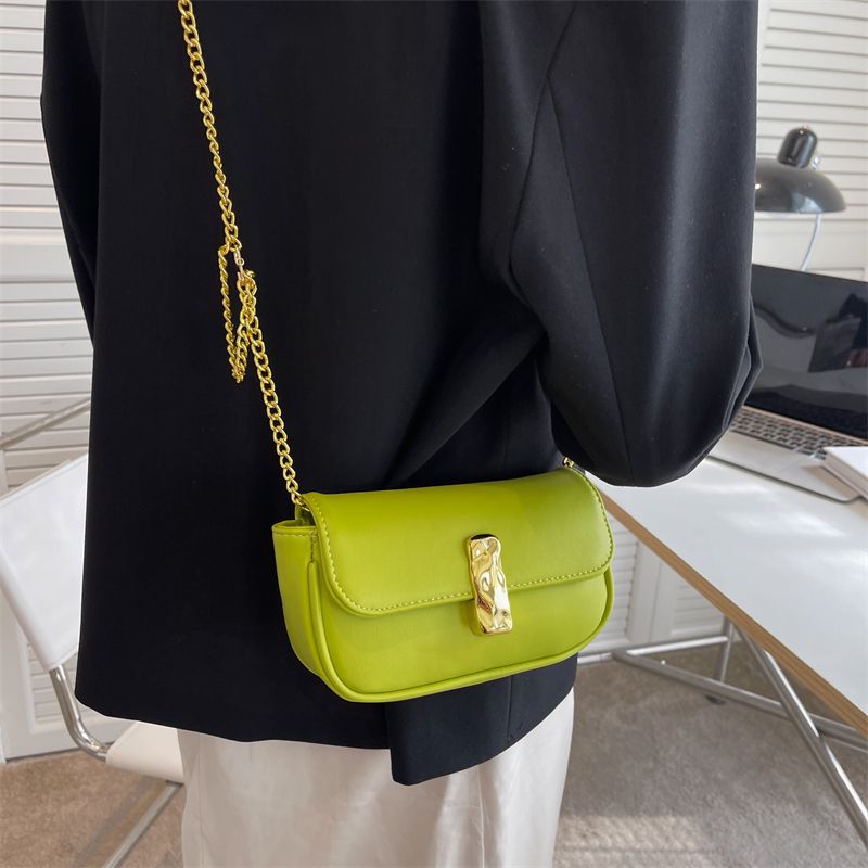 Cleo Leather Flap Crossbody Käsilaukku - Musta