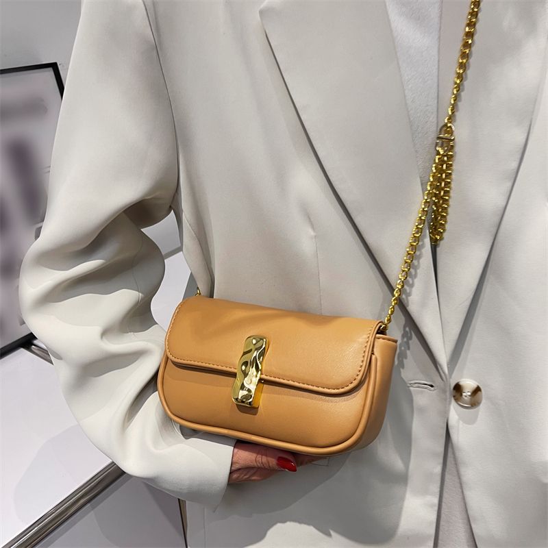 Cleo Leather Flap Crossbody Käsilaukku - Musta