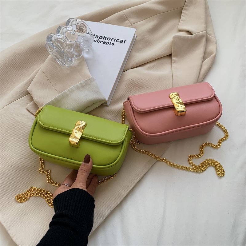 Cleo Leather Flap Crossbody Käsilaukku - Musta