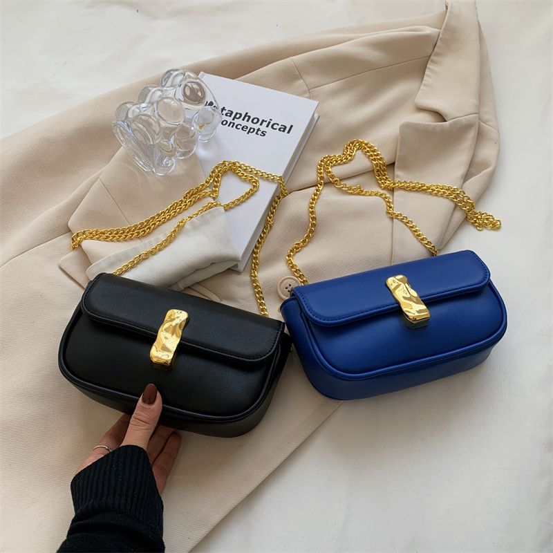 Cleo Leather Flap Crossbody Käsilaukku - Musta