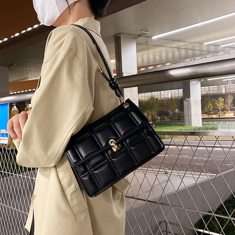Colina Naisten Pienet Nahkaiset Crossbody-laukut - Musta