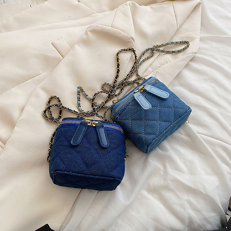 Collin Naisten Tikattu Mini Crossbody Käsilaukku - Sininen