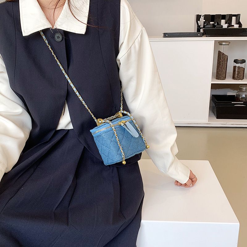 Collin Naisten Tikattu Mini Crossbody Käsilaukku - Sininen