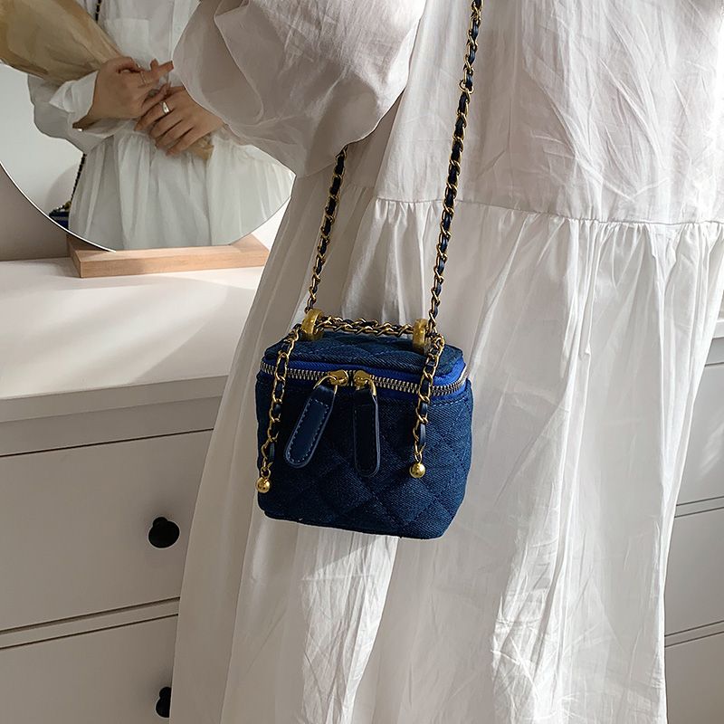 Collin Naisten Tikattu Mini Crossbody Käsilaukku - Sininen