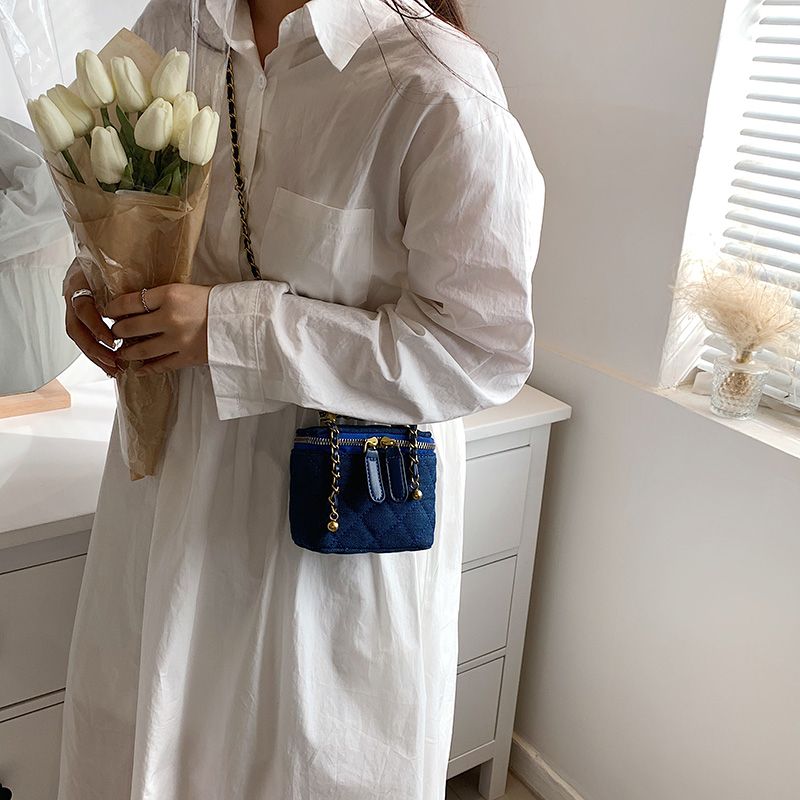 Collin Naisten Tikattu Mini Crossbody Käsilaukku - Sininen