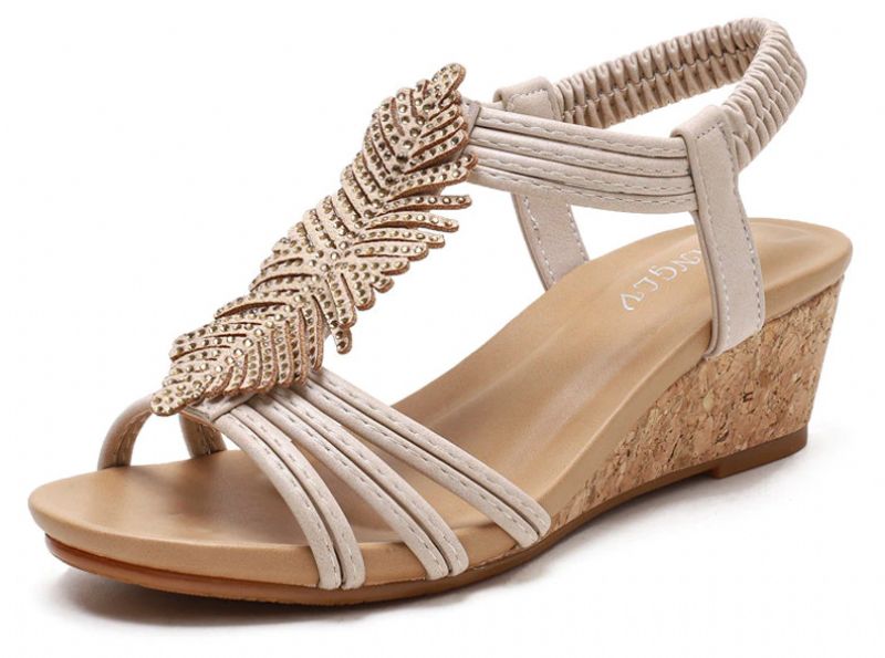 Cornelia Naisten Wedge T-strap -sandaalit - Musta