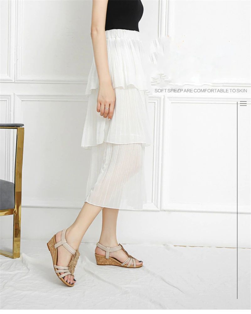 Cornelia Naisten Wedge T-strap -sandaalit - Musta