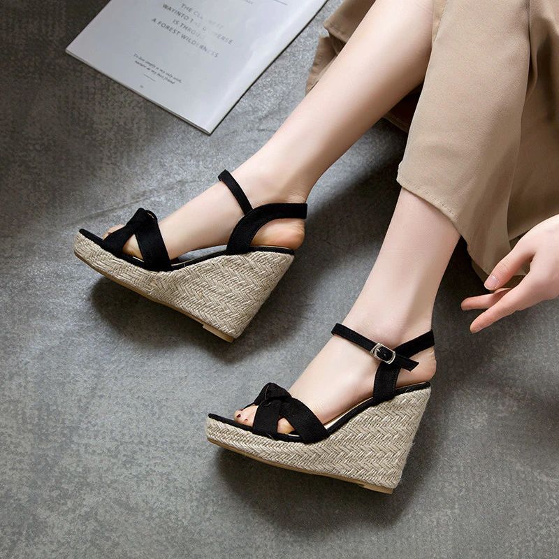 Creta Naisten Elegant Wedge -musta Sandaali - Musta