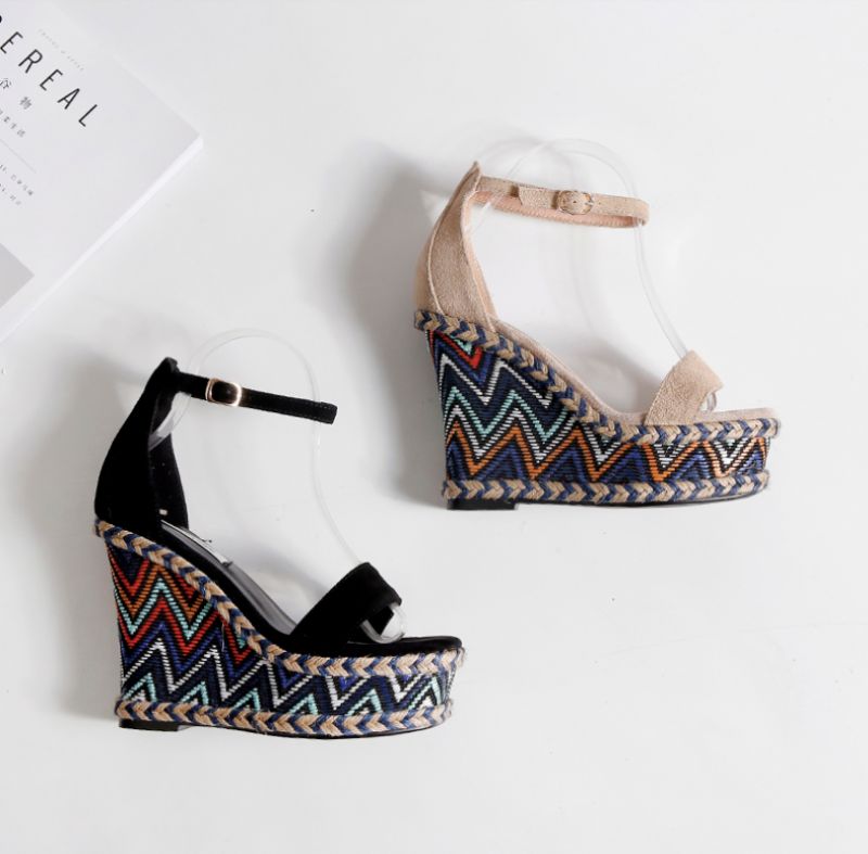 Dorian Wedges - Musta