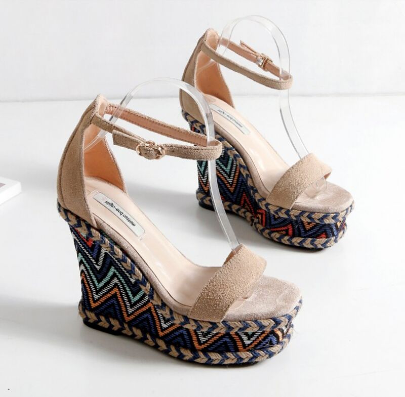 Dorian Wedges - Musta
