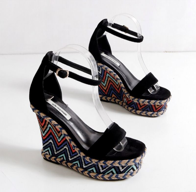 Dorian Wedges - Musta