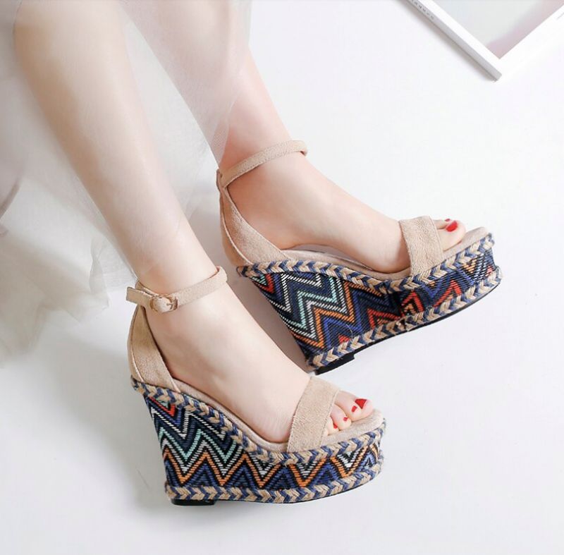 Dorian Wedges - Musta