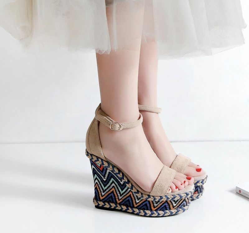 Dorian Wedges - Musta