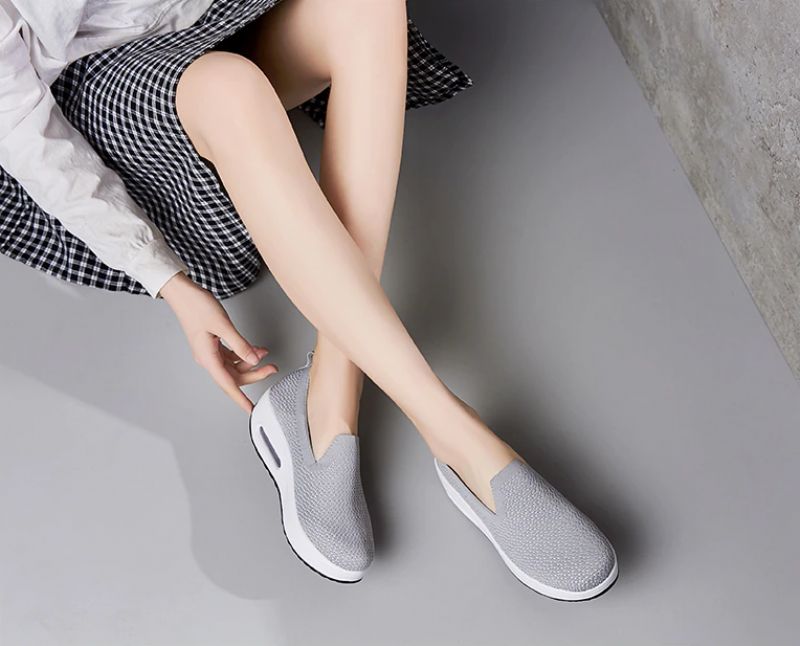 Elmira Naisten Slip-on Platform-kengät - Musta