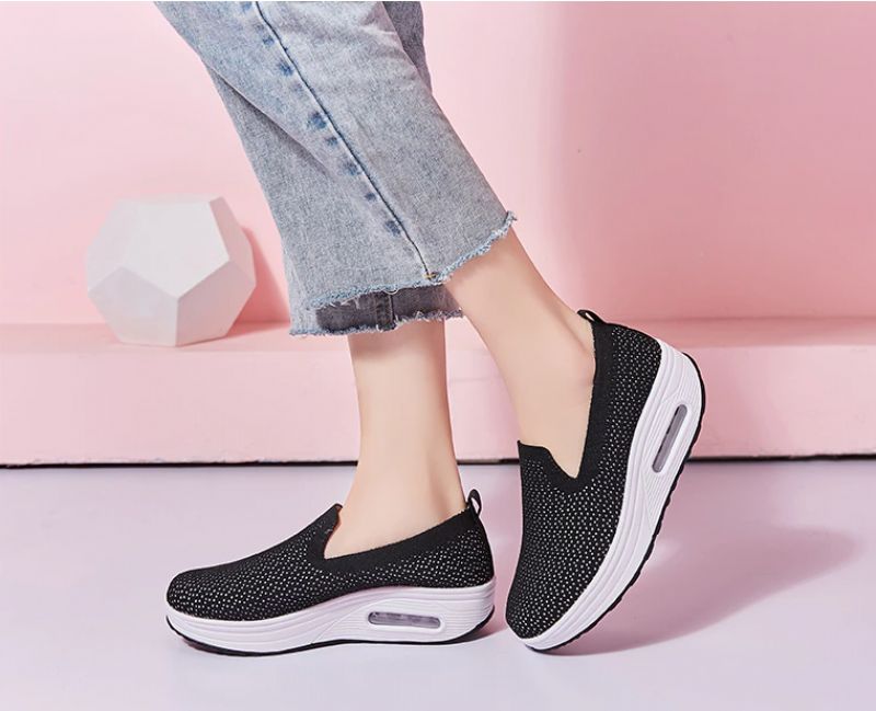 Elmira Naisten Slip-on Platform-kengät - Musta