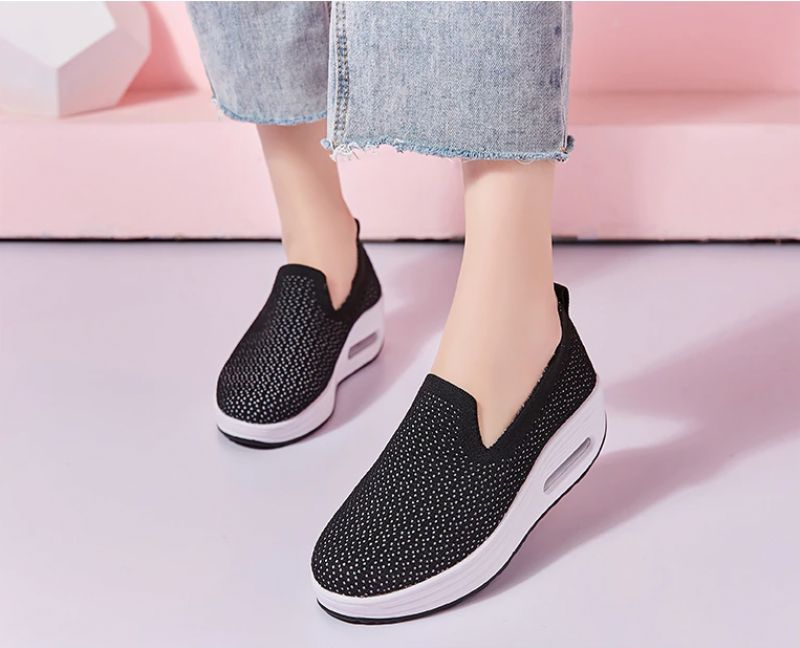 Elmira Naisten Slip-on Platform-kengät - Musta