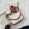 Beige Ruskealla