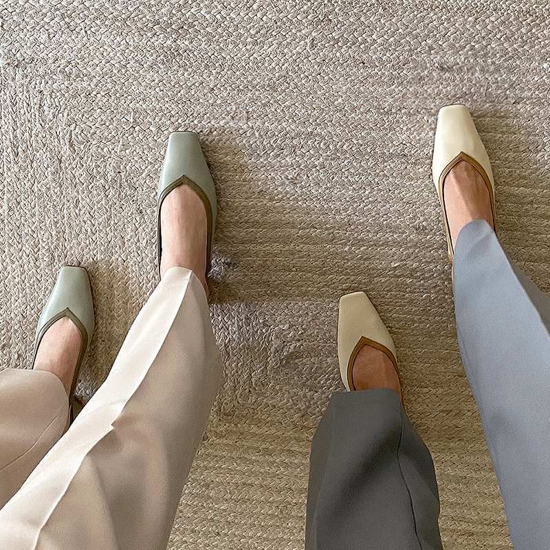 Emilia Naisten Nahkaiset Neliömäiset Sandaalit - Beige