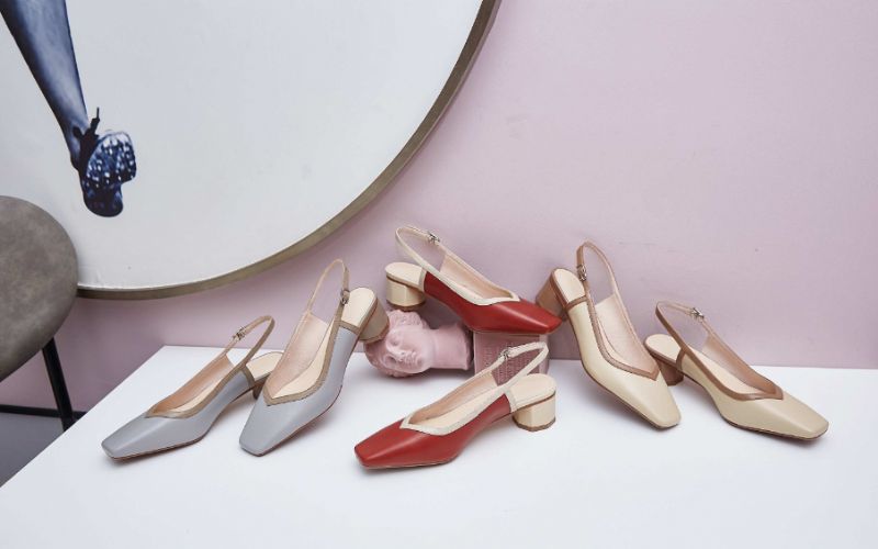 Emilia Naisten Nahkaiset Neliömäiset Sandaalit - Beige