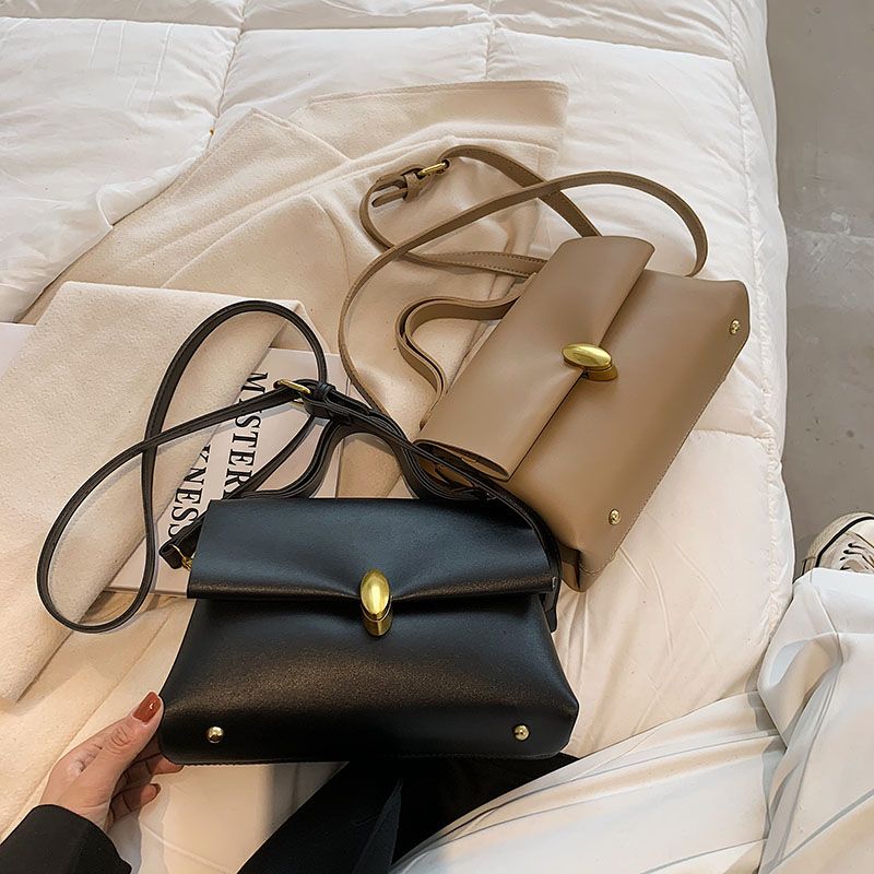 Fantasy Naisten Pieni Nahkainen Crossbody Käsilaukku - Musta