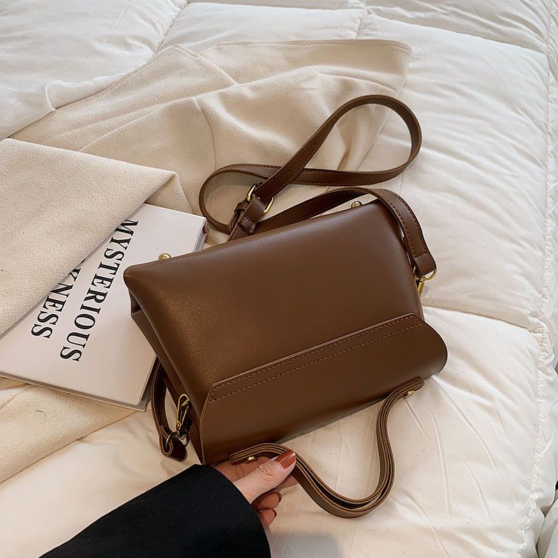 Fantasy Naisten Pieni Nahkainen Crossbody Käsilaukku - Musta